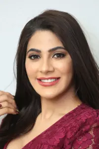 Фото  (Nikki Tamboli)