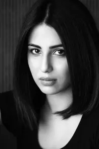 Фото  (Ushna Shah)