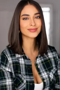 Фото  (Kiara Gomez Glad Bak)