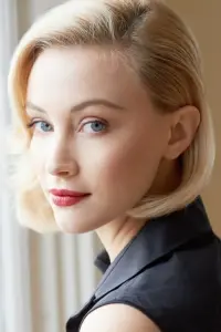 Фото Сара Гадон (Sarah Gadon)