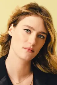 Фото Маккензі Девіс (Mackenzie Davis)