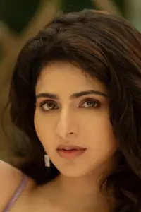 Фото  (Iswarya Menon)