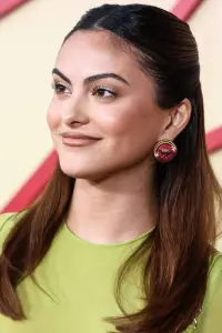 Фото Каміла Мендес (Camila Mendes)