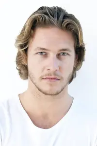 Фото Люк Брейсі (Luke Bracey)