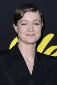 Фото Лів Хьюсон (Liv Hewson)