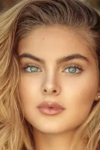 Фото Брайтон Шарбіно (Brighton Sharbino)
