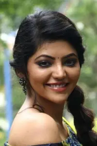 Фото  (Athulya Ravi)