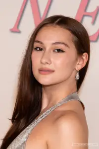 Фото  (Lola Tung)