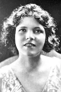 Фото  (Zena Keefe)