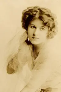 Фото  (Winifred Kingston)