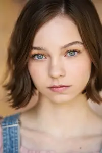 Фото Емма Майерс (Emma Myers)