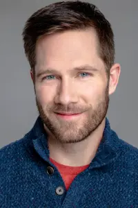 Фото Люк Макфарлейн (Luke Macfarlane)