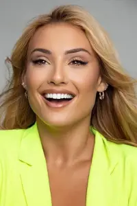 Фото  (Montana Tucker)