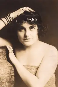 Фото  (Lucille Young)