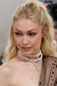 Фото  (Gigi Hadid)