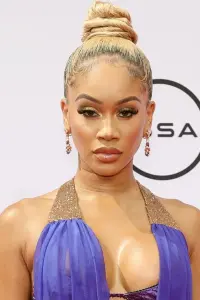 Фото  (Saweetie)