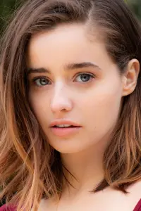 Фото Холлі Ерл (Holly Earl)