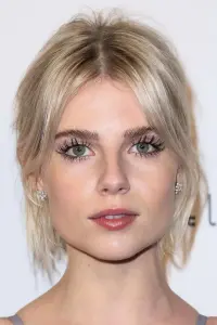 Фото Люсі Бойнтон (Lucy Boynton)