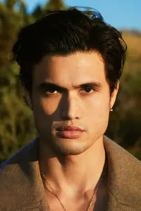 Фото Чарльз Мелтон (Charles Melton)