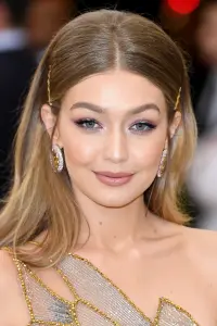 Фото  (Gigi Hadid)