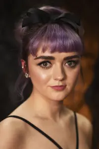 Фото Мейсі Вільямс (Maisie Williams)