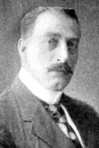 Фото  (Leslie T. Peacocke)