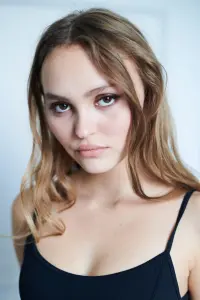 Фото Лілі-Роуз Депп (Lily-Rose Depp)