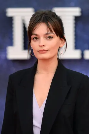 Фото Емма Маккі (Emma Mackey) #4584