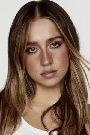 Фото  (Tate McRae) #335315