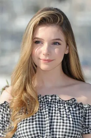 Фото  (Eleanor Worthington-Cox) #207337