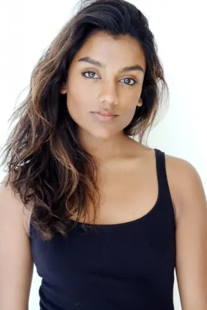 Фото Симона Ешлі (Simone Ashley) #8382