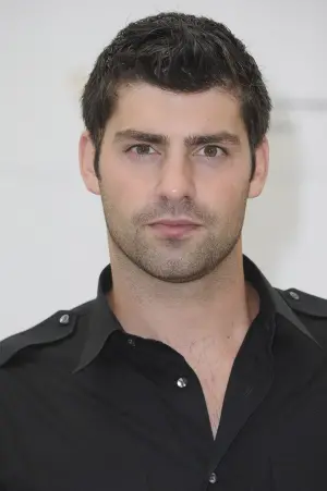 Фото  (Travis Milne) #184408