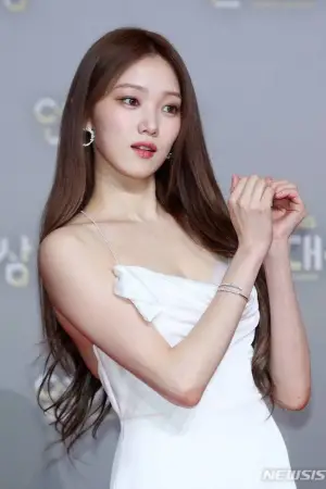 Фото  (Lee Sung-kyung) #320250