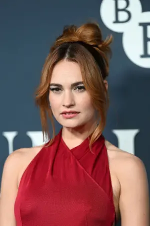 Фото Лілі Джеймс (Lily James) #32739