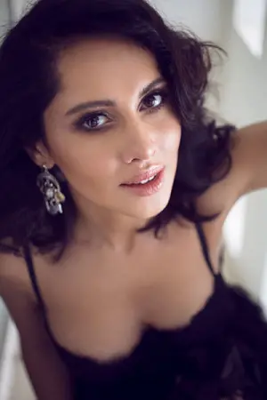 Фото  (Yasmine Raeis) #255311