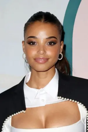 Фото  (Ella Balinska) #56424