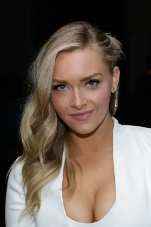 Фото  (Camille Kostek) #29650