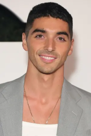 Фото Тейлор Захар Перес (Taylor Zakhar Perez) #25169