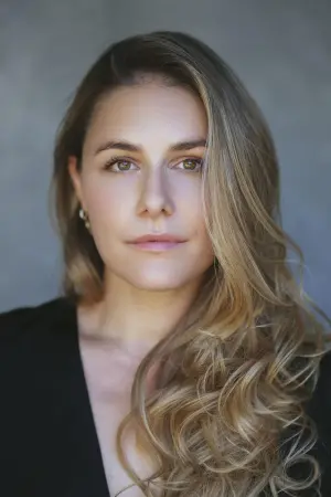 Фото  (Alix Wilton Regan) #207902