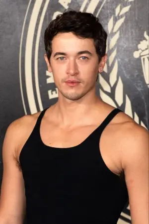 Фото Том Бліт (Tom Blyth) #69803