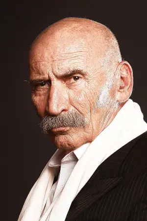 Фото Тунчел Куртіс (Tuncel Kurtiz) #354439