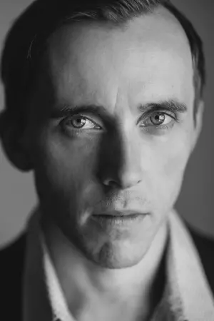 Фото Бенедикт Гарді #18909