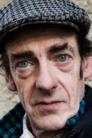 Фото Едуард Тюдор-Пол #10443