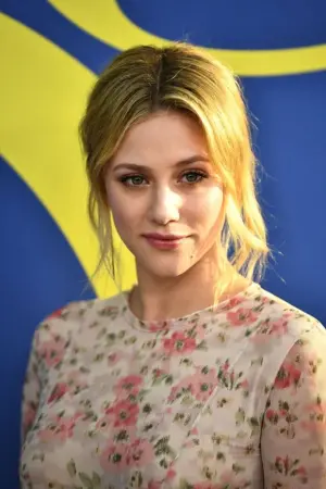 Фото Лілі Рейнхарт (Lili Reinhart) #74097