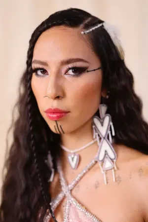 Фото  (Quannah Chasinghorse) #182085