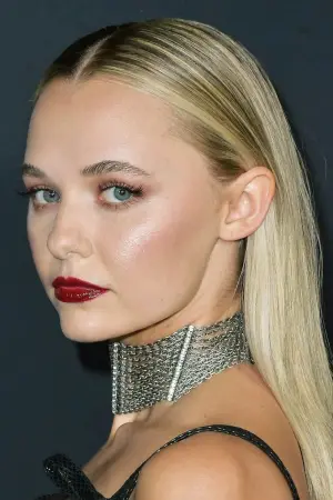 Фото Медісон Айзман #13185