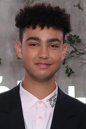 Фото Арчі Мадекве (Archie Madekwe) #4409