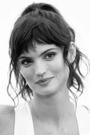 Фото  (Charlbi Dean) #316004