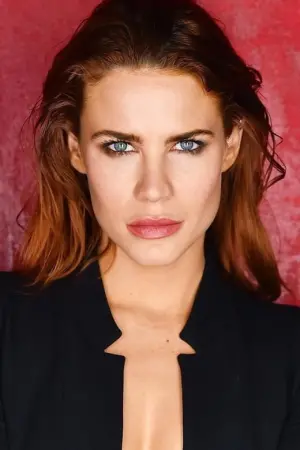 Фото  (Courtney Hope) #61283