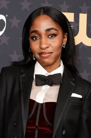 Фото Айо Едебірі (Ayo Edebiri) #4952